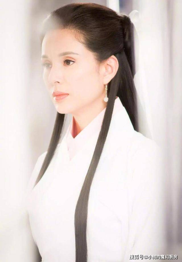 小龙女演员的彩色日常风采