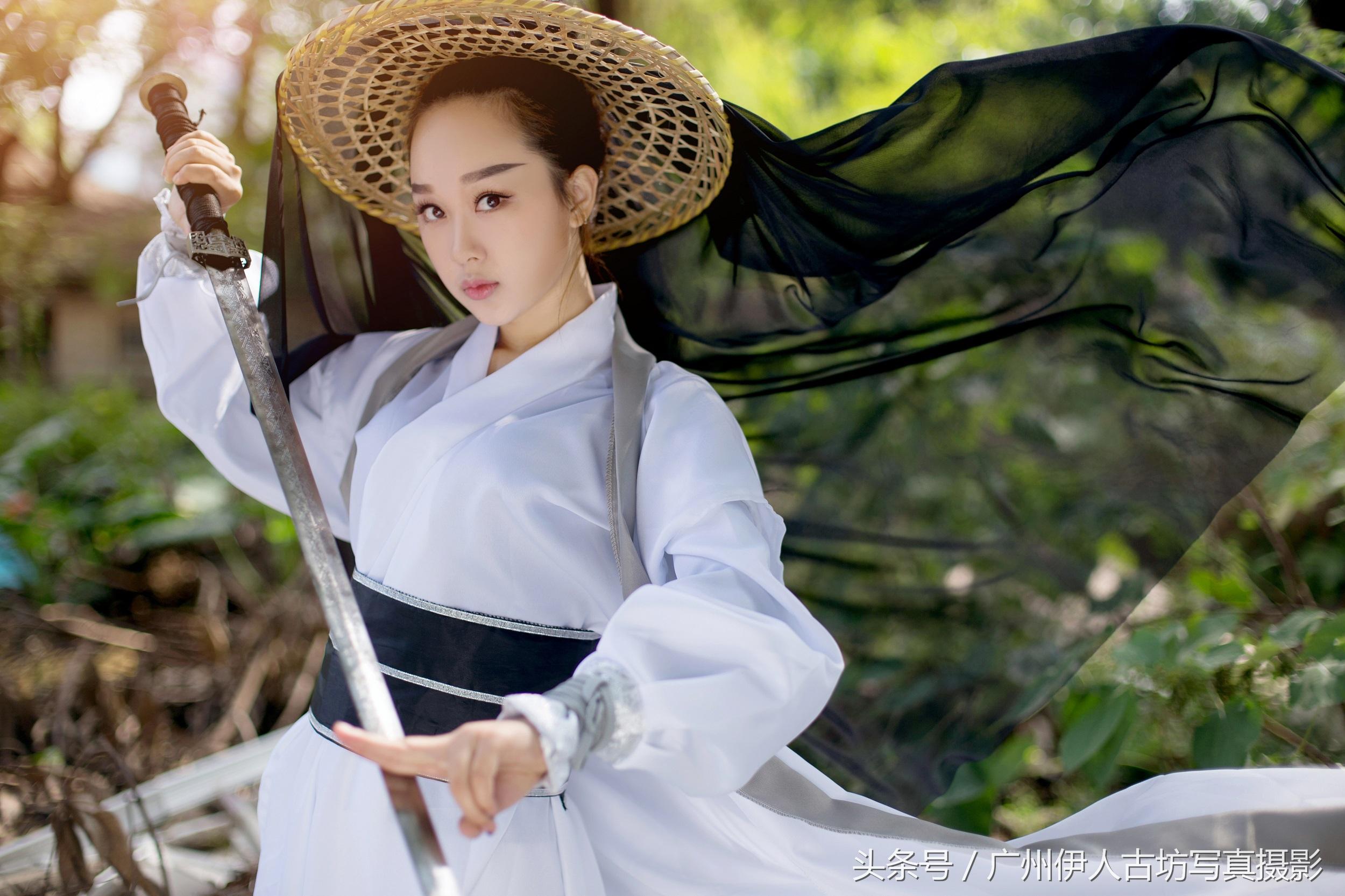 校园美女侠客最新篇章揭秘，英勇校园侠客传奇故事！